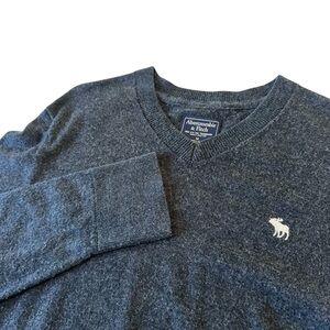 Abercrombie & Fitch Men's Wool & Cotton Blend Gray V Neck Lightweight Sweater, M